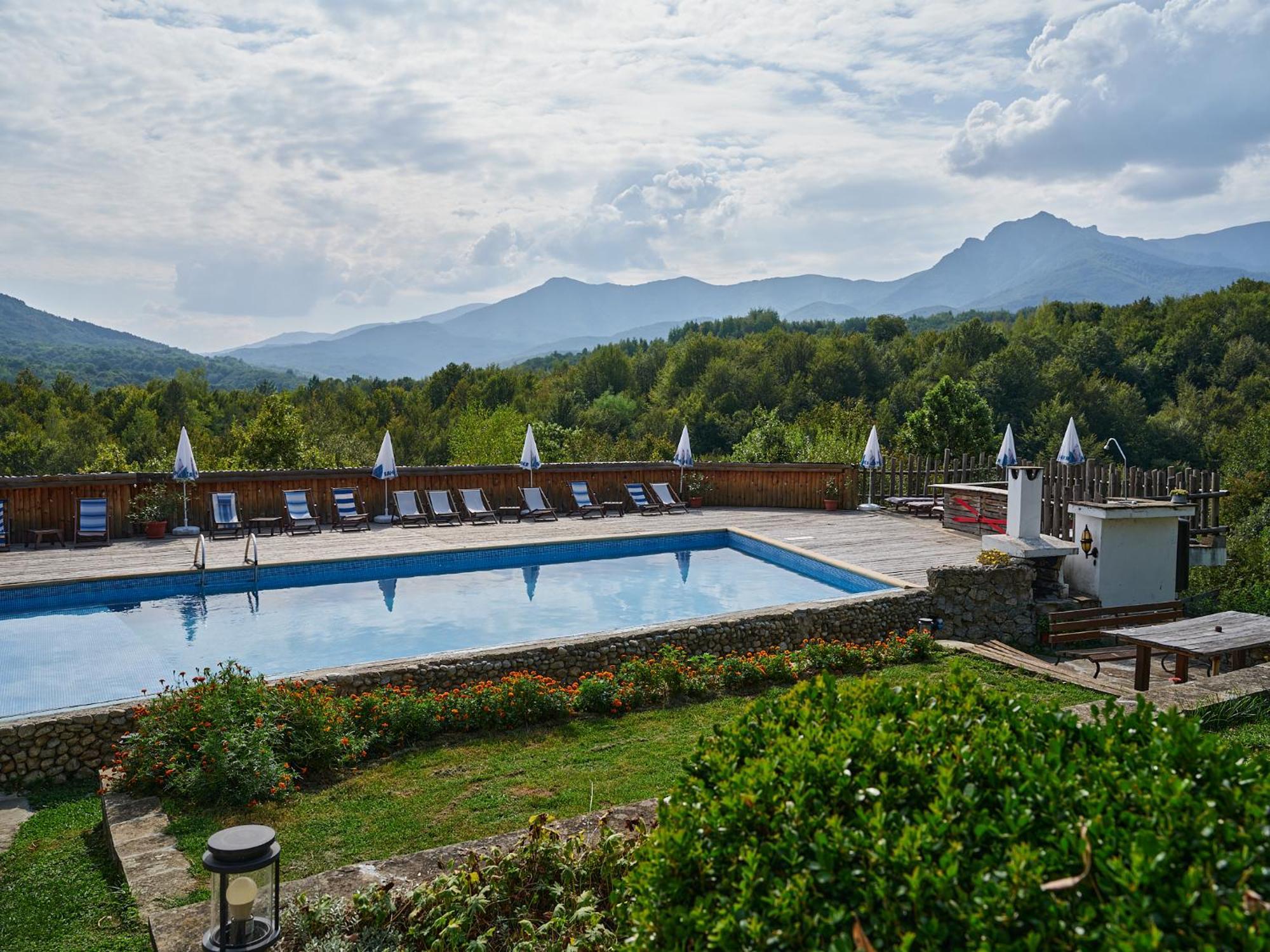 Hotel Tihiat Kat Aprilzi Exterior foto